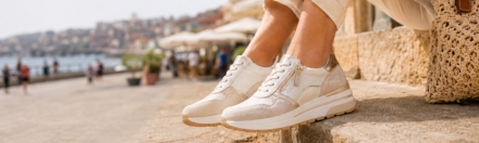 De beste comfortabele sneakers voor lange zomerdagen